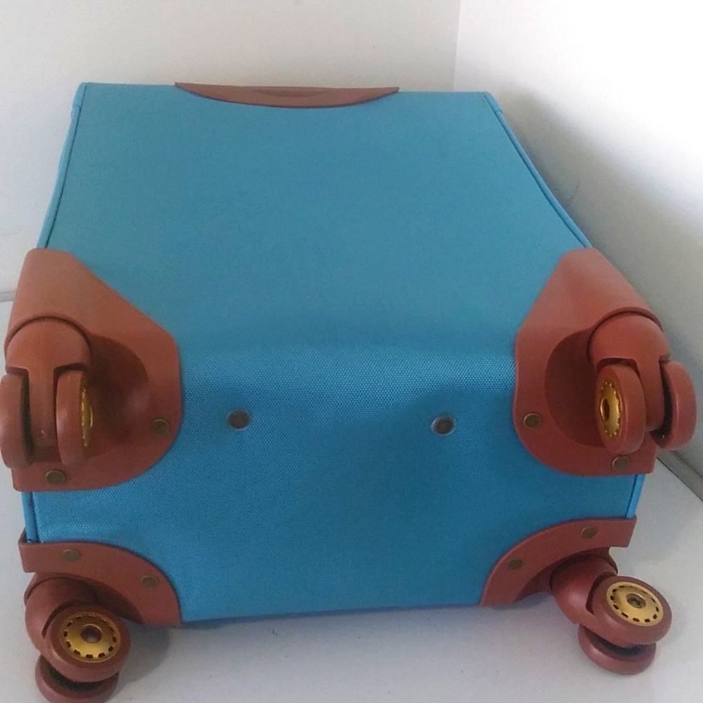 Softside, 20 Inch 8 Wheel Spinner Carry-On, Light Blue. - Picture 7 of 14